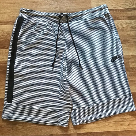nike tech fleece shorts green